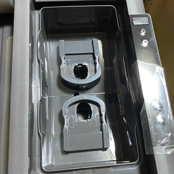 Hybrid Battery Powered Iceless Cooler
RYOBIONE+ 18V 24 Qt.Hybrid Battery Powered - Picture 12 of 15